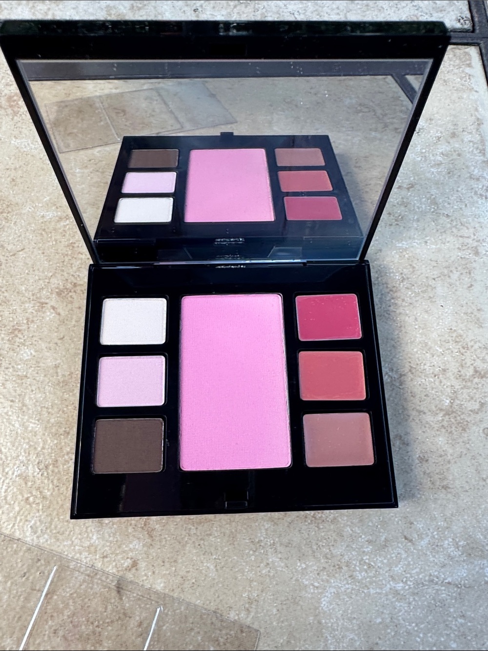 Bobbi Brown Pink Face Palette - Pink